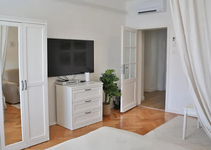 Historic Mexico Building Apartment
